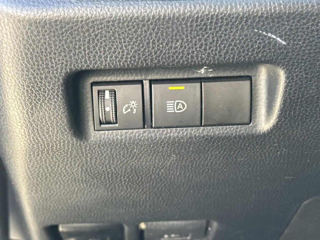 Used 2019 Toyota RAV4 LE image 22