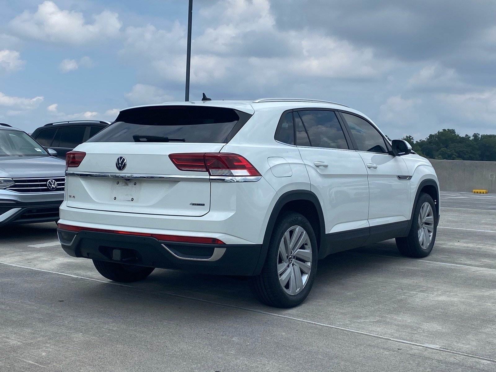 Certified 2023 Volkswagen Atlas Cross Sport SE w/ Panoramic Sunroof Package AWD/4WD image 3