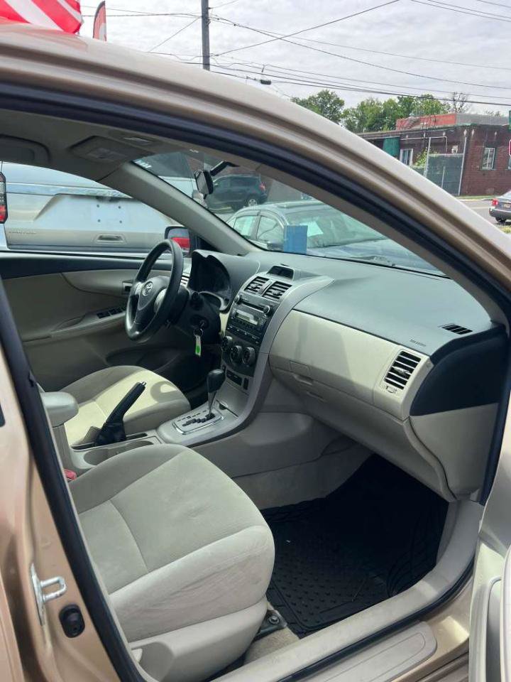 Used 2012 Toyota Corolla LE FWD image 25