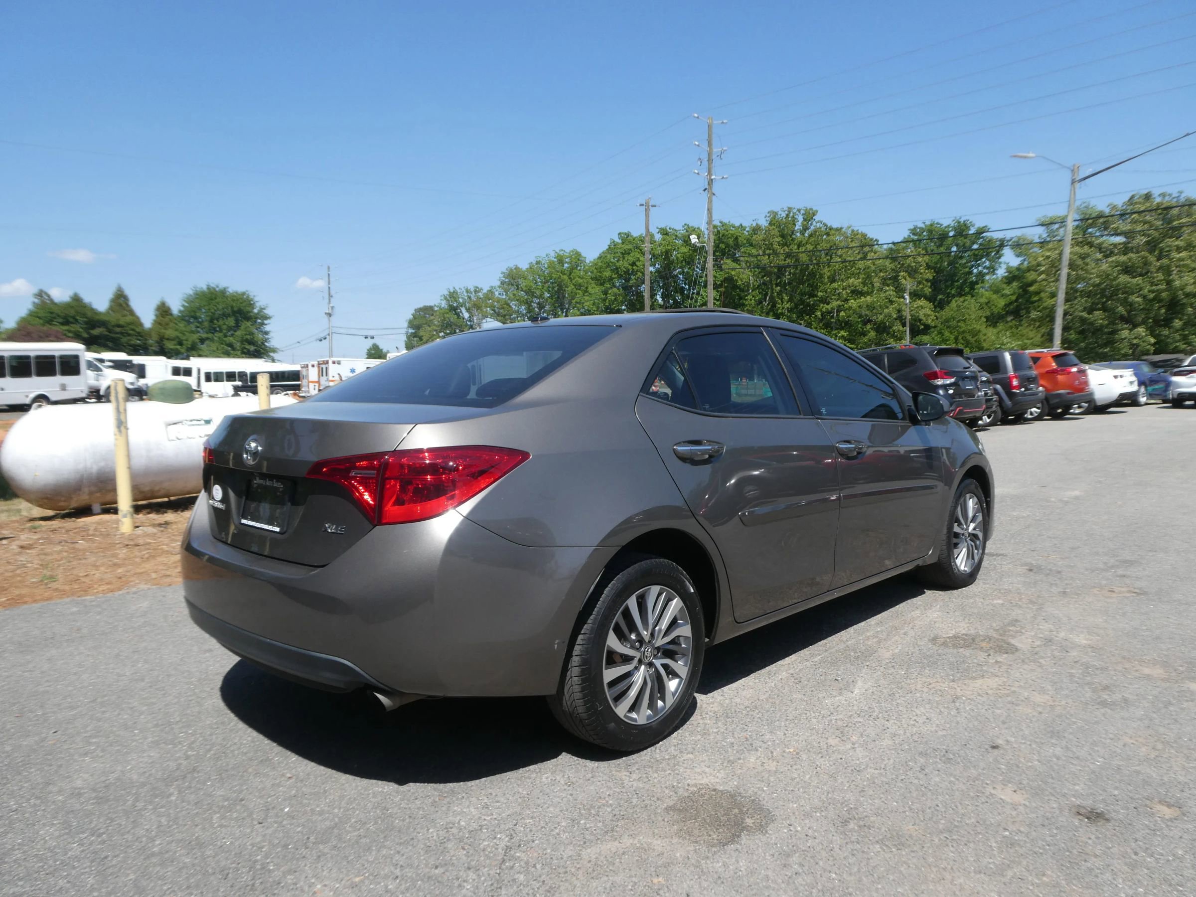 Used 2017 Toyota Corolla XLE FWD image 5