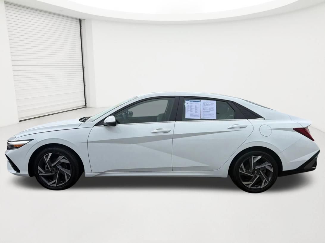 Certified 2025 Hyundai Elantra Limited image 8