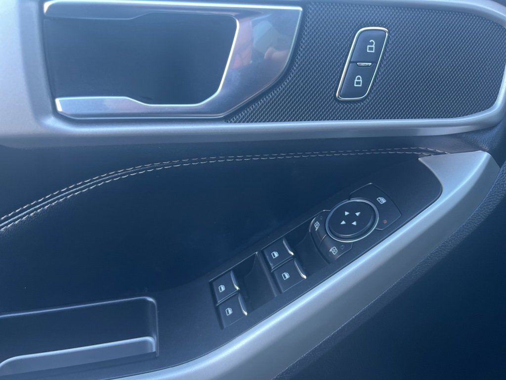 Used 2022 Ford Explorer XLT w/ Equipment Group 202A image 29