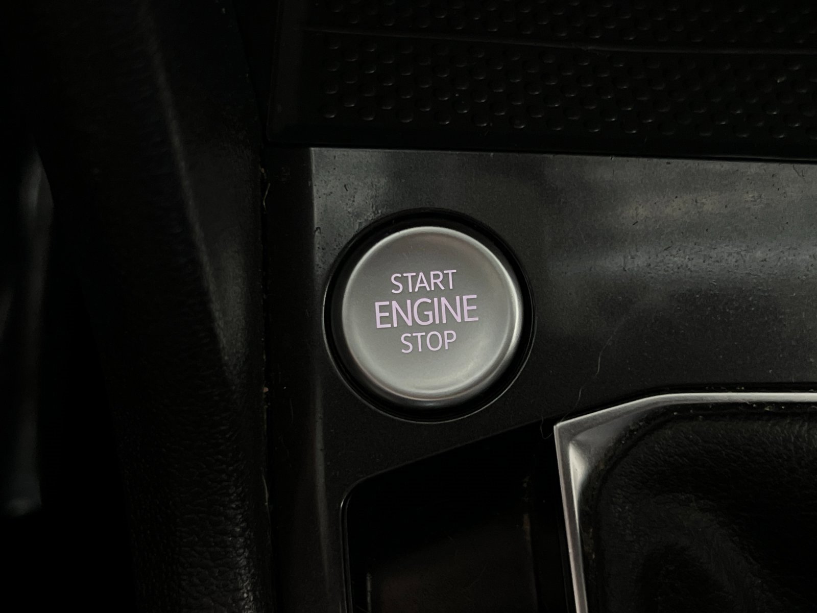 Used 2022 Volkswagen Tiguan SE image 22