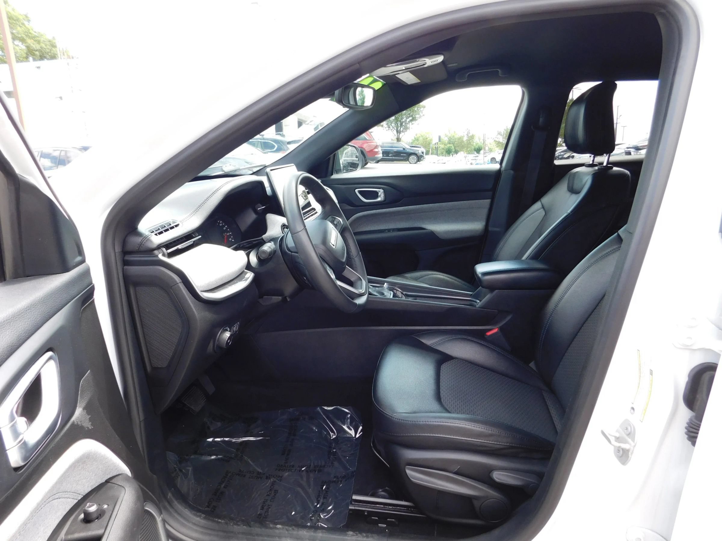 Used 2024 Jeep Compass Latitude AWD/4WD image 16