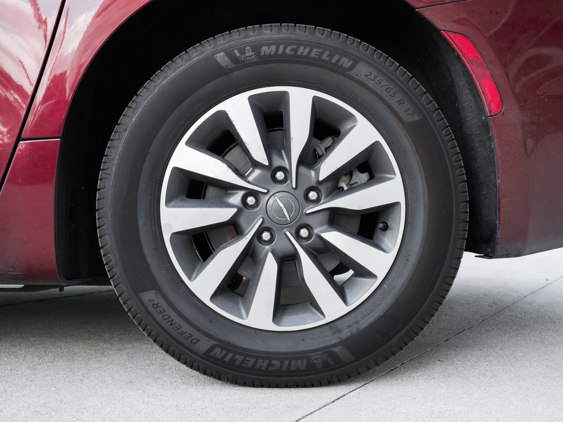Used 2022 Chrysler Pacifica Limited w/ Uconnect Theater Family Group FWD image 13