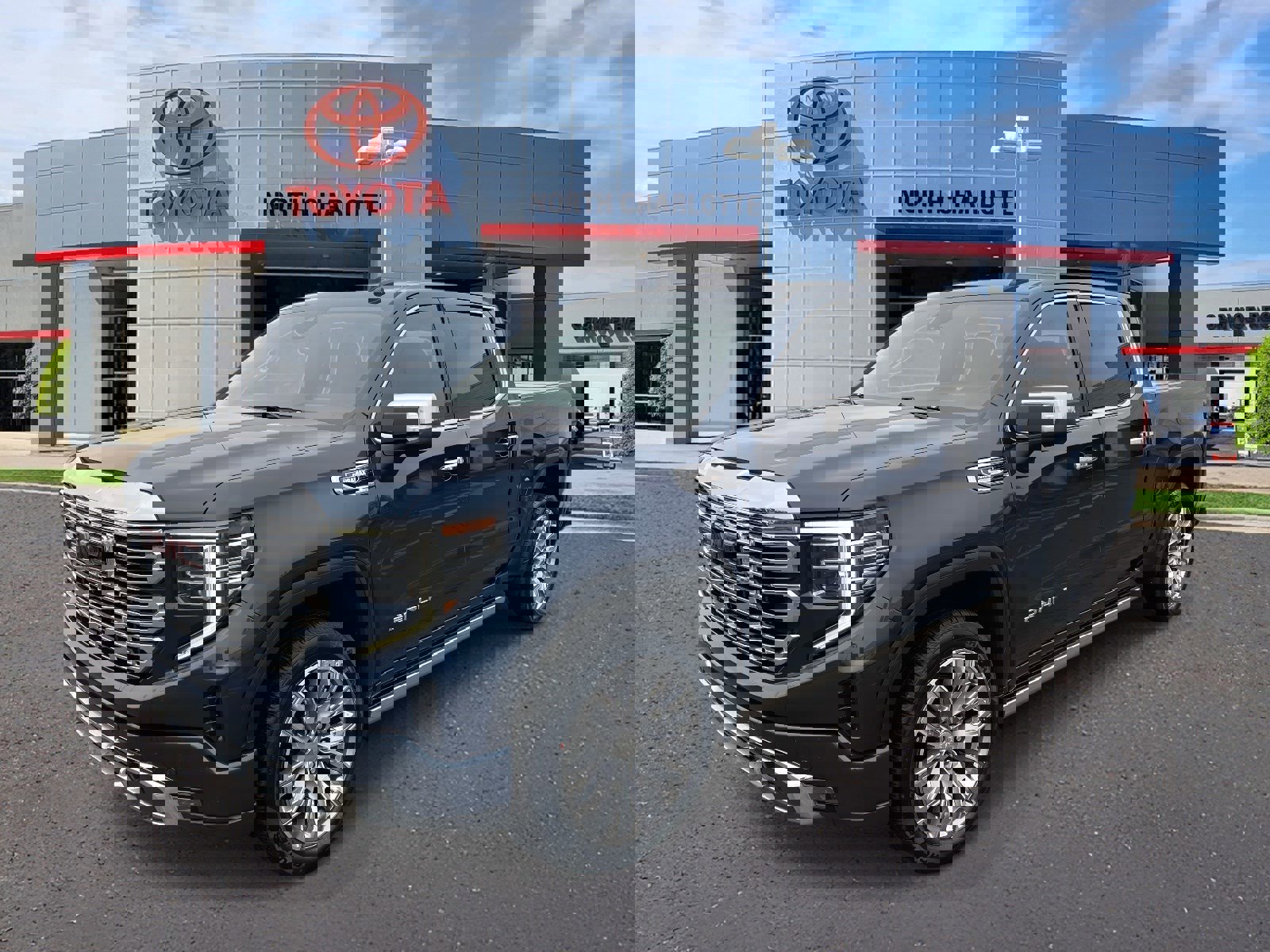 Used 2022 GMC Sierra 1500 Denali w/ Denali Reserve Package image 4