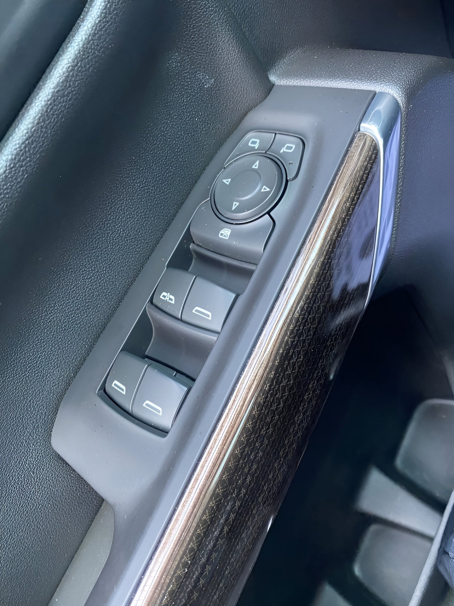 Used 2021 Chevrolet Silverado 1500 LT Trail Boss w/ Convenience Package II AWD/4WD image 23