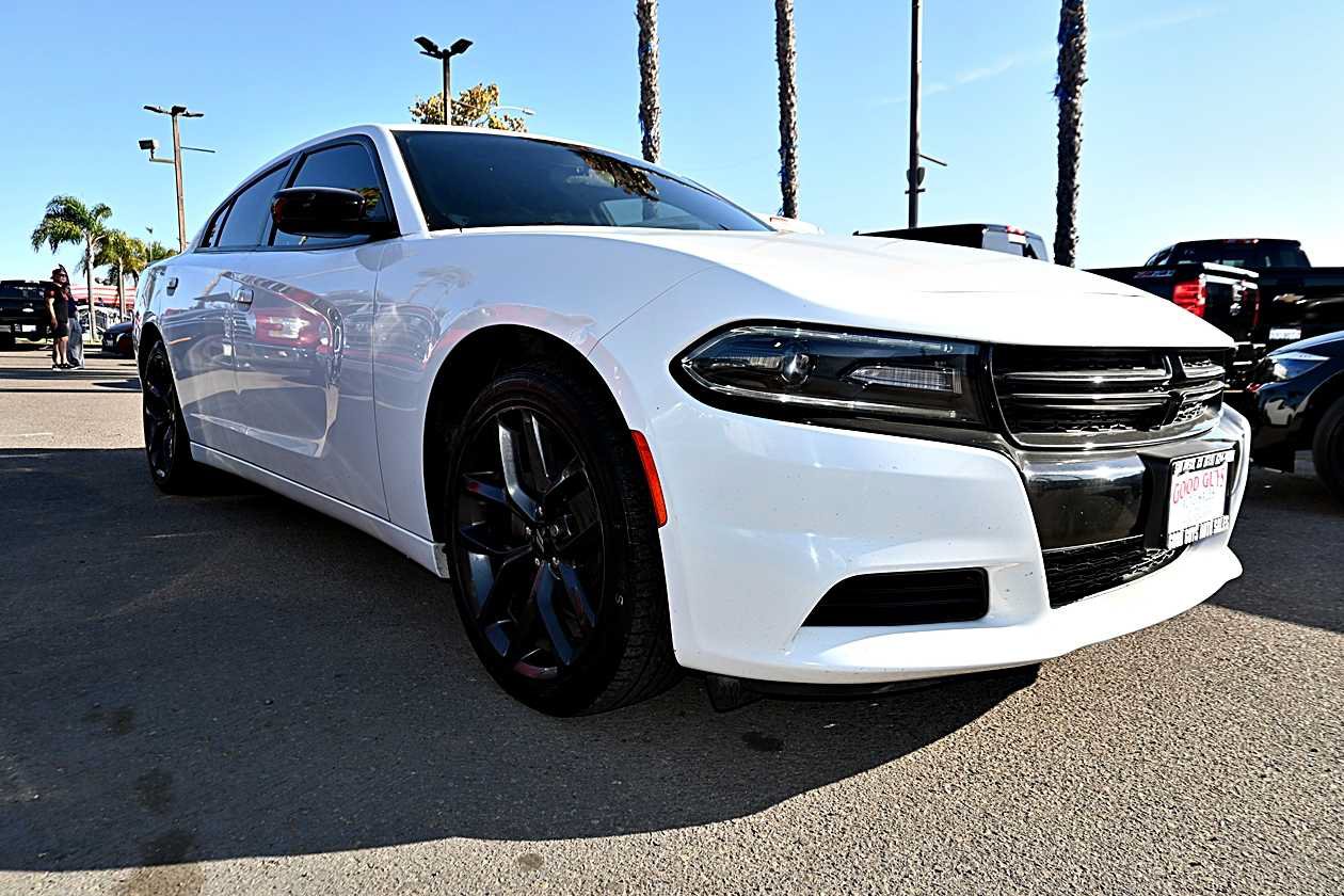 Used 2019 Dodge Charger SXT w/ Plus Group RWD image 3
