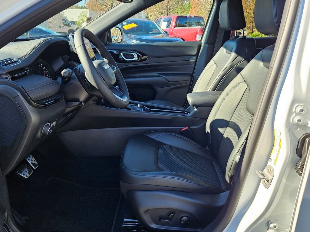 New 2026 Jeep Compass Latitude image 10