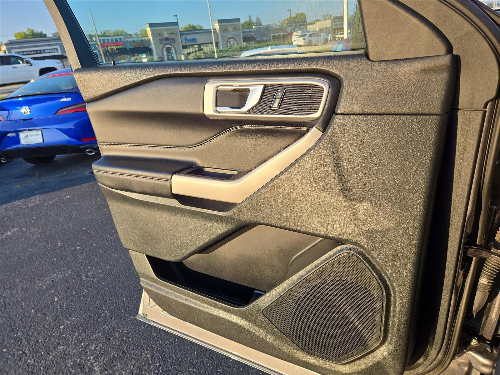 Used 2022 Ford Explorer XLT w/ Equipment Group 202A image 16