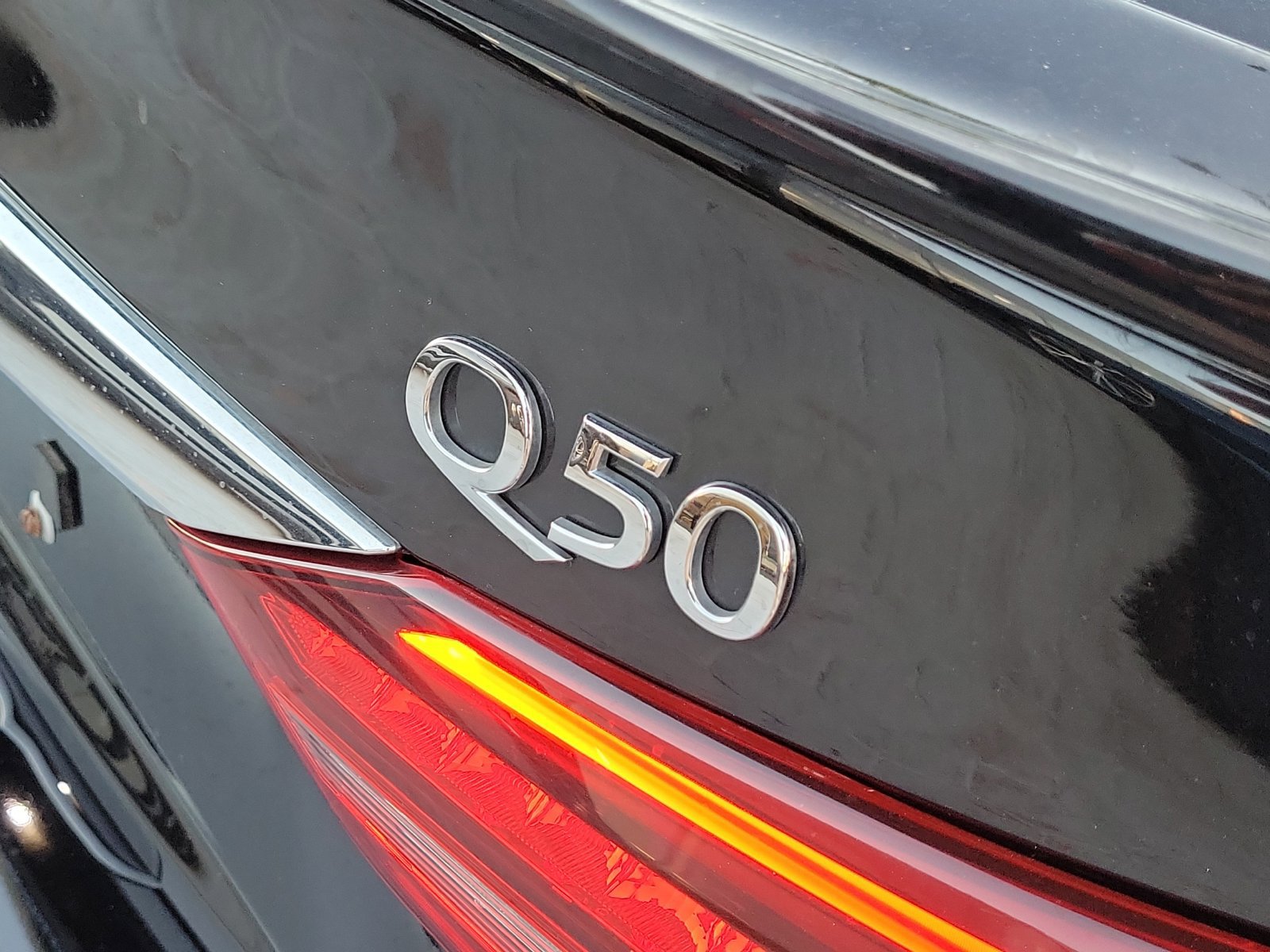 Used 2018 INFINITI Q50 Luxe w/ Essential Package (3.0T Luxe) RWD image 7