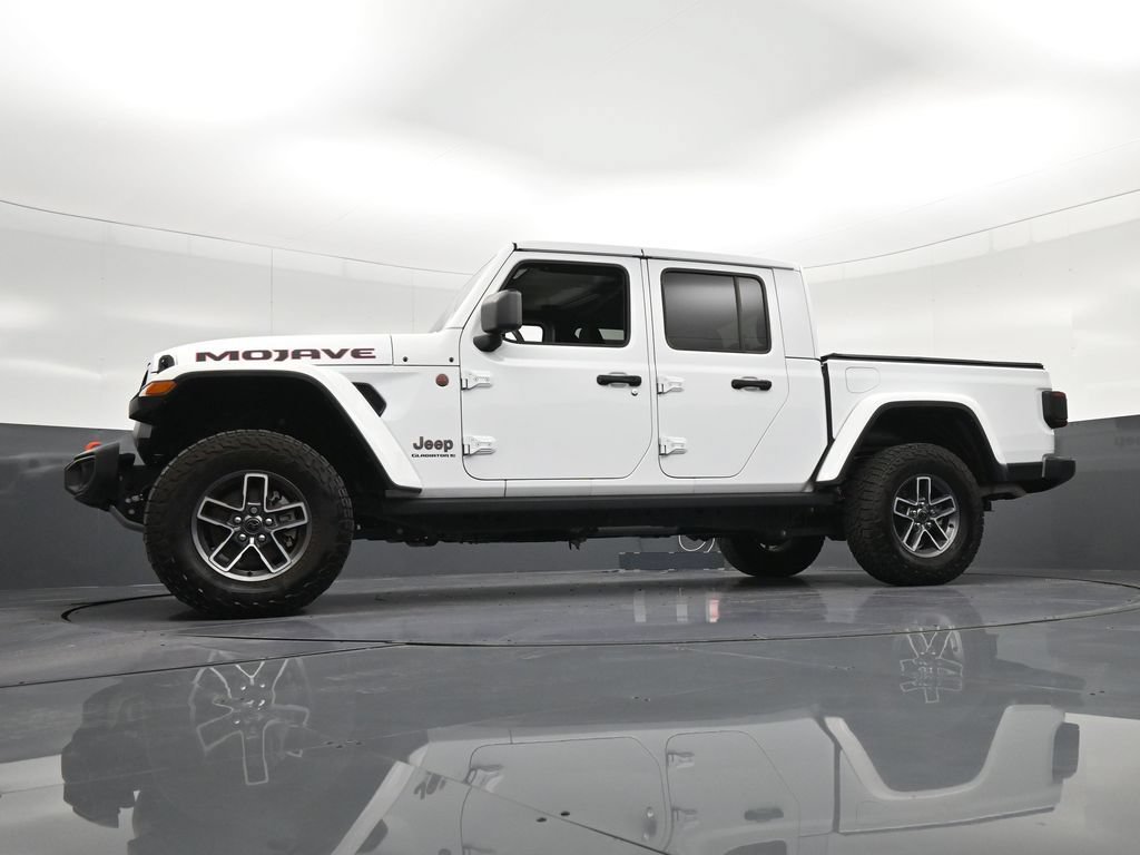 Used 2025 Jeep Gladiator Mojave w/ Convenience Group AWD/4WD image 33