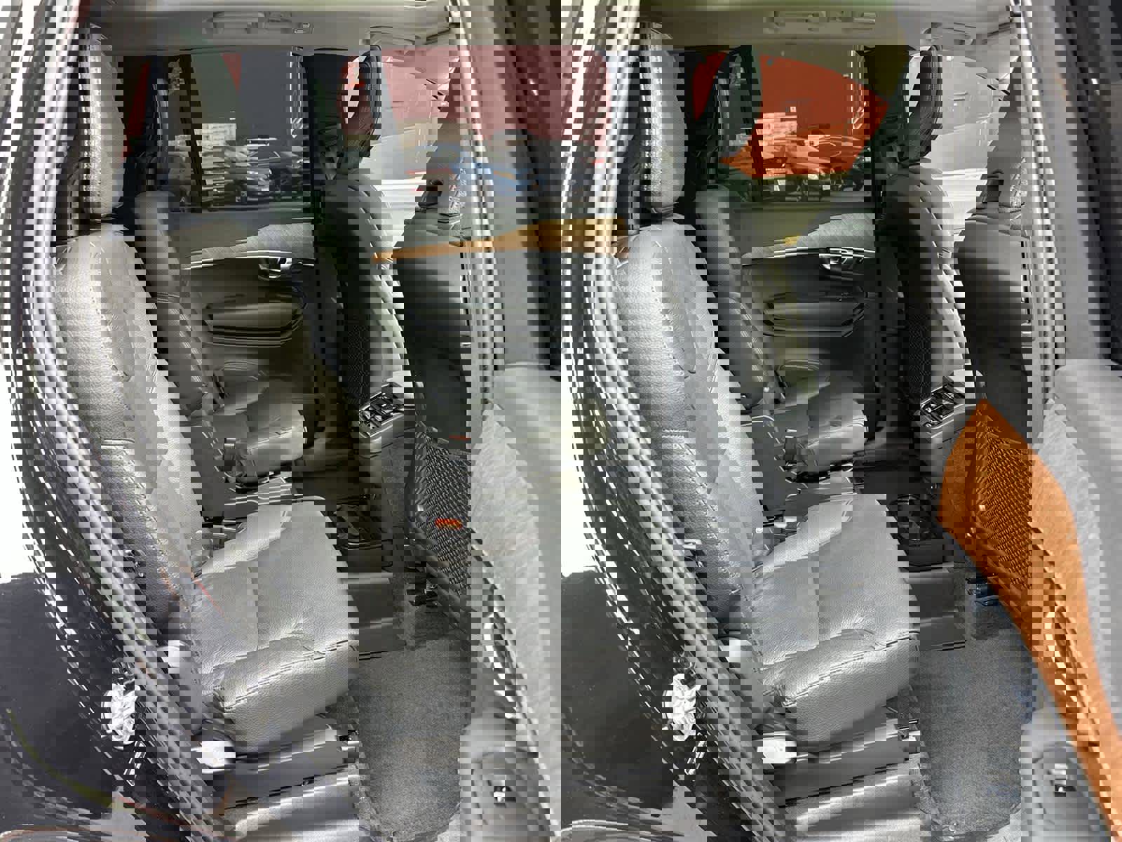 Used 2025 Volvo XC90 B6 Plus w/ Protection Package Premier image 12