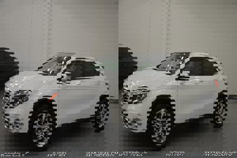 Used 2018 Mercedes-Benz GLA 250 4MATIC w/ Premium Package image 4