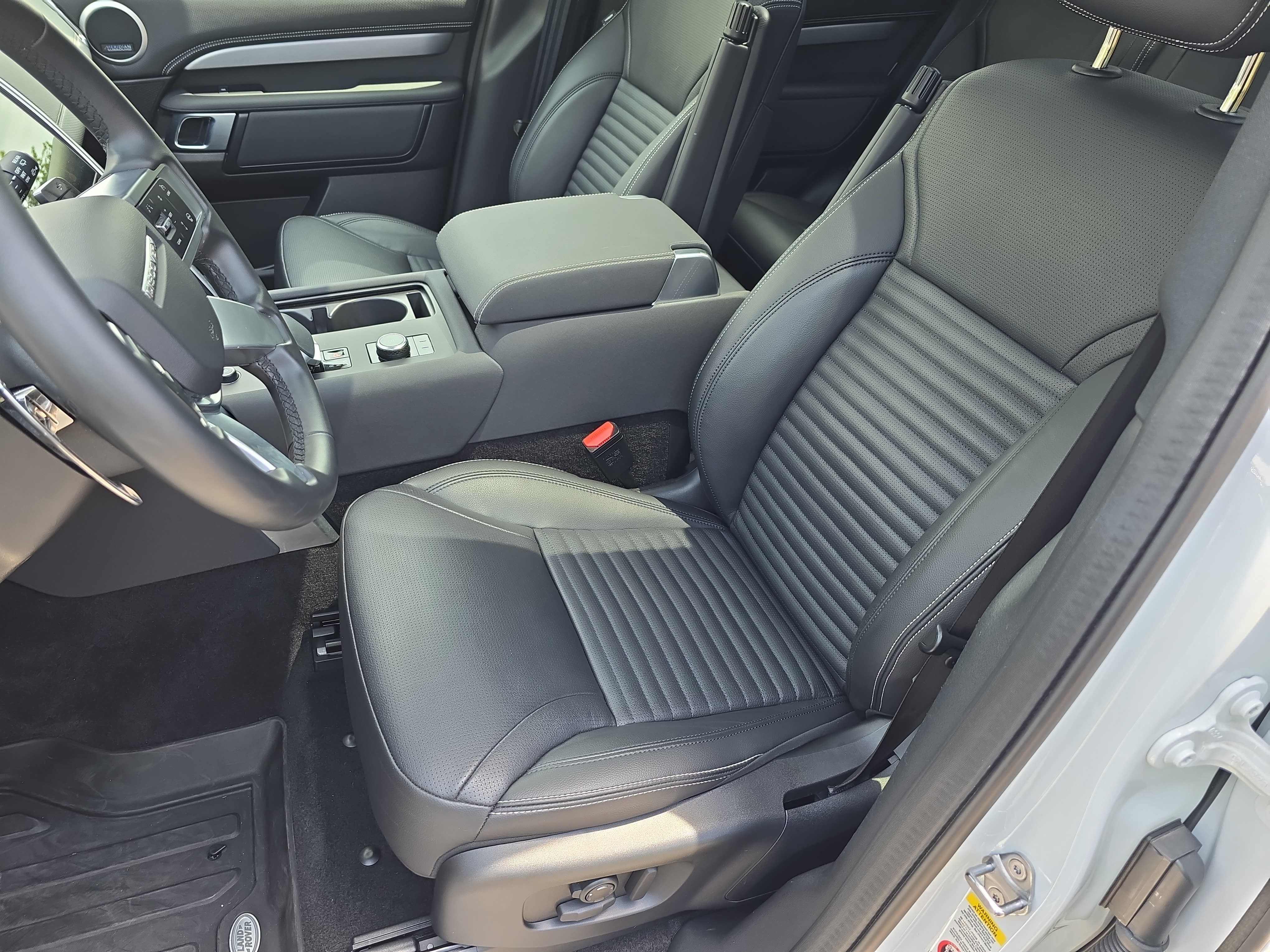 Certified 2025 Land Rover Discovery Dynamic SE AWD/4WD image 15
