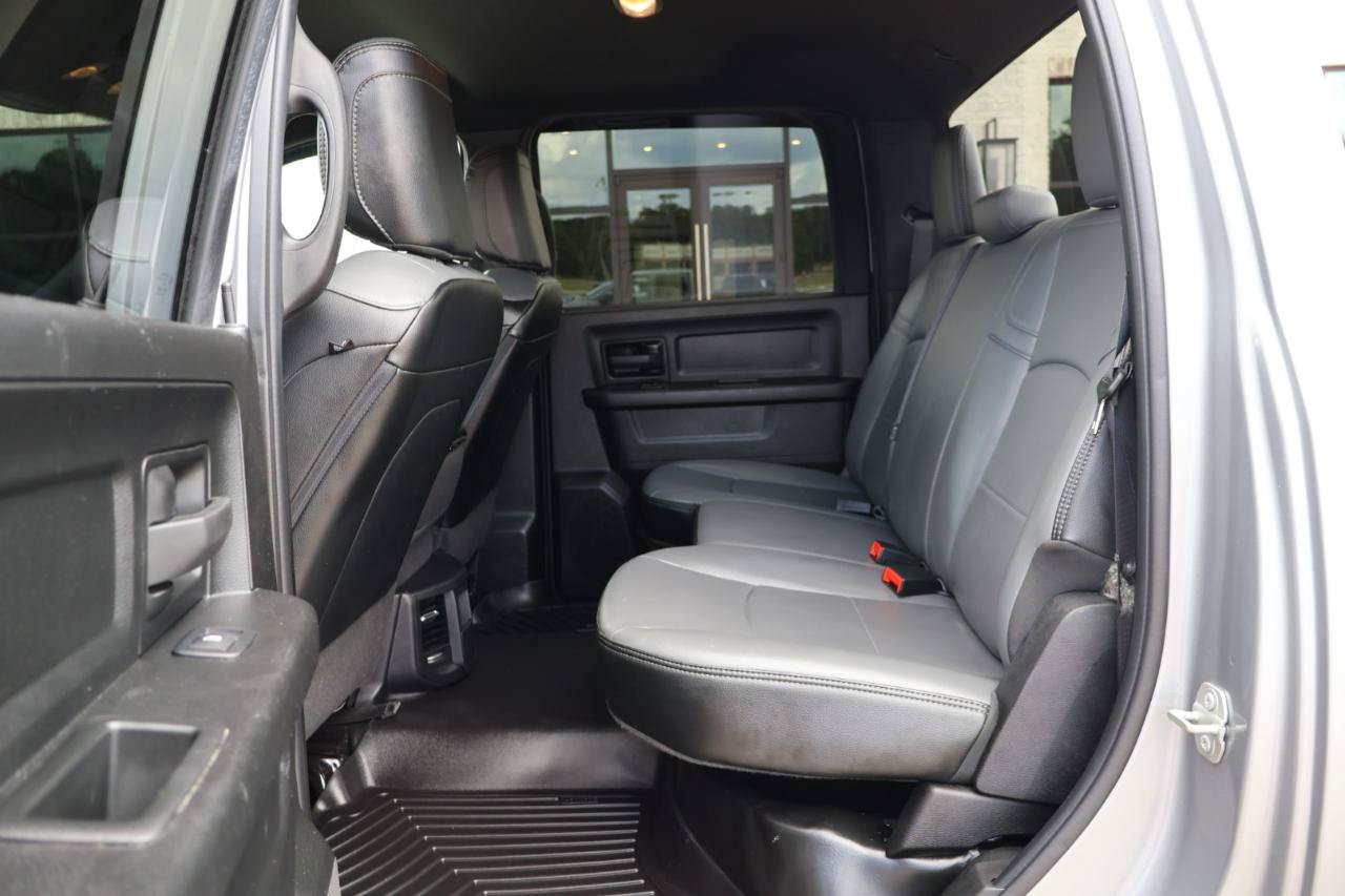 Used 2024 RAM 3500 Tradesman w/ Chrome Appearance Group AWD/4WD image 10