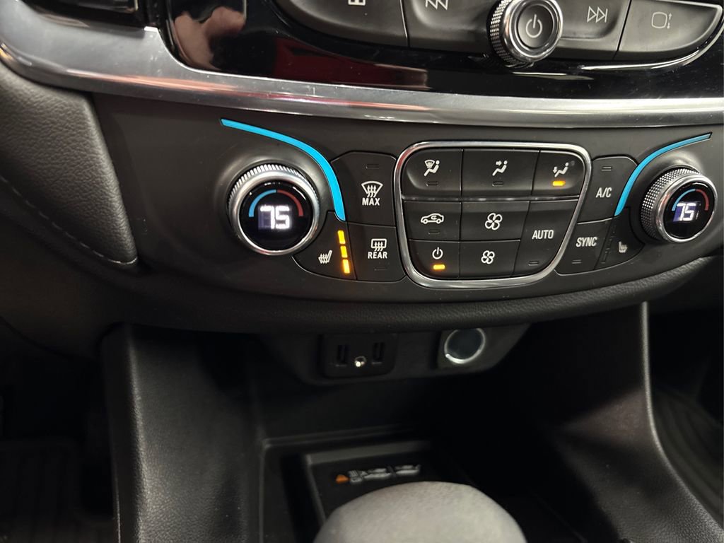 Used 2023 Chevrolet Traverse LT image 34