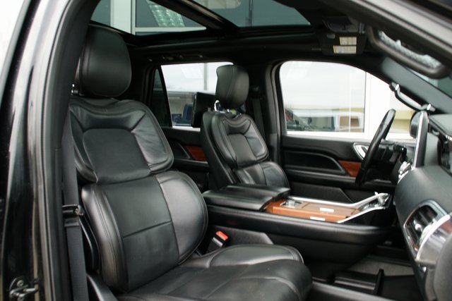 Used 2018 Lincoln Navigator L Select image 39