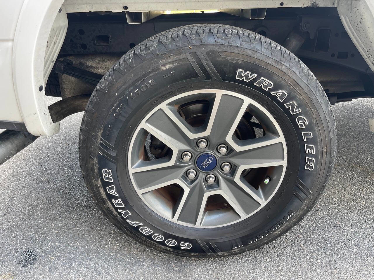 Used 2015 Ford F150 XLT w/ Equipment Group 302A Luxury AWD/4WD image 12