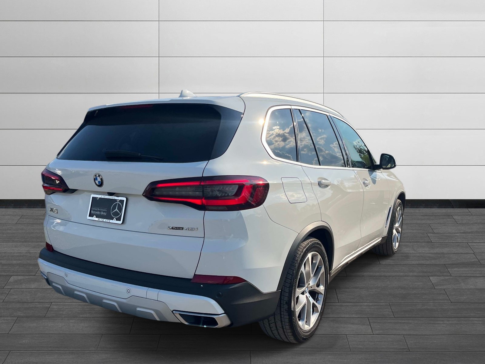 Used 2022 BMW X5 xDrive40i w/ Premium Package AWD/4WD image 3