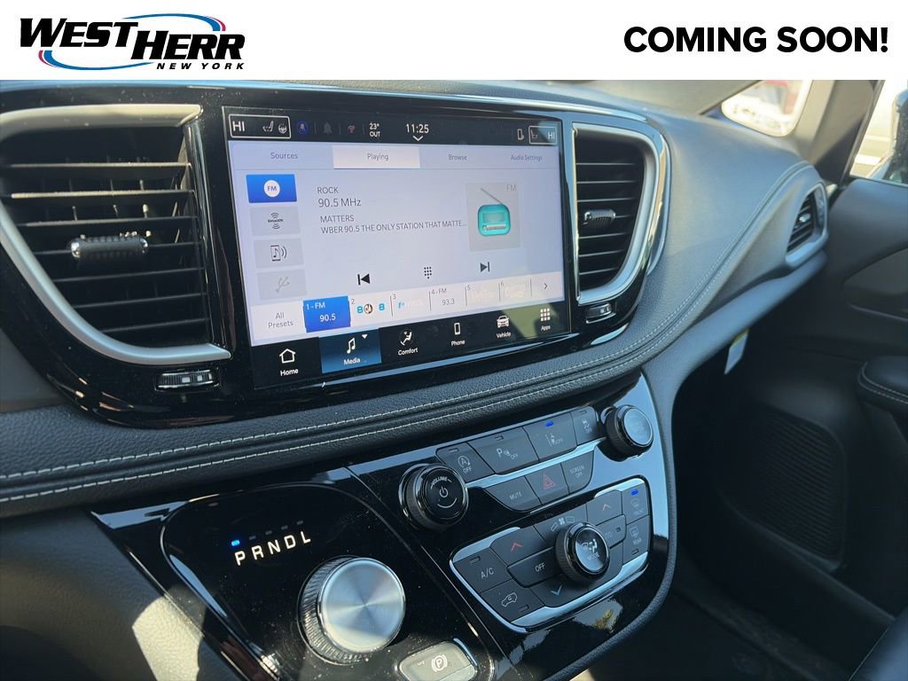 Used 2026 Chrysler Pacifica Select image 7