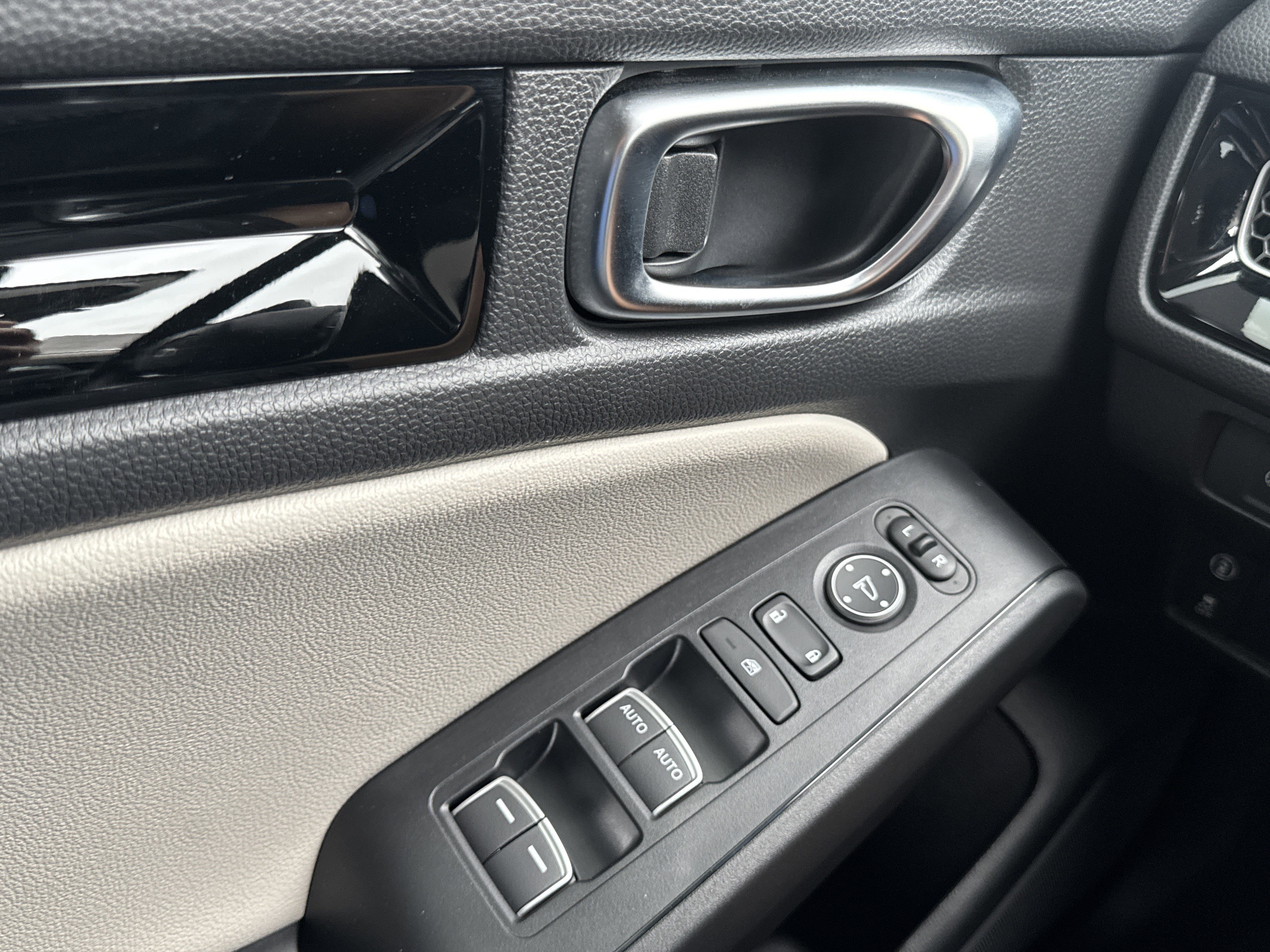 Used 2022 Honda Civic EX-L image 22