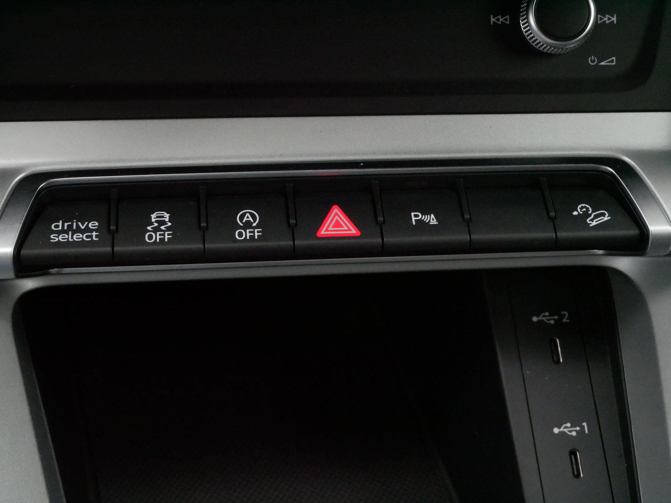 Used 2025 Audi Q3 2.0T Premium image 28