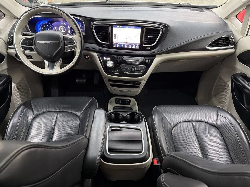Used 2020 Chrysler Pacifica Limited FWD image 32