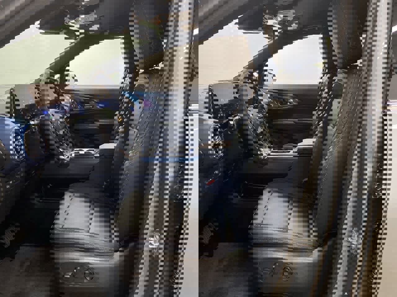 Used 2025 Chevrolet Equinox EV LT w/ Convenience Package image 13