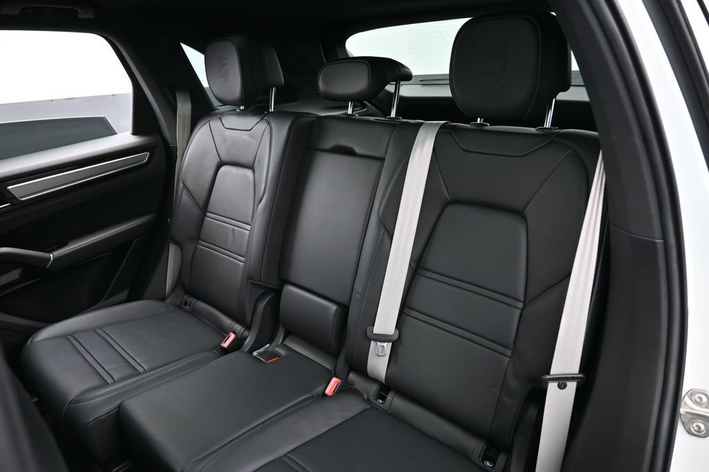 Certified 2022 Porsche Cayenne Platinum Edition AWD/4WD image 24