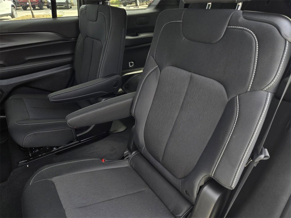 New 2025 Jeep Grand Cherokee L Laredo image 12