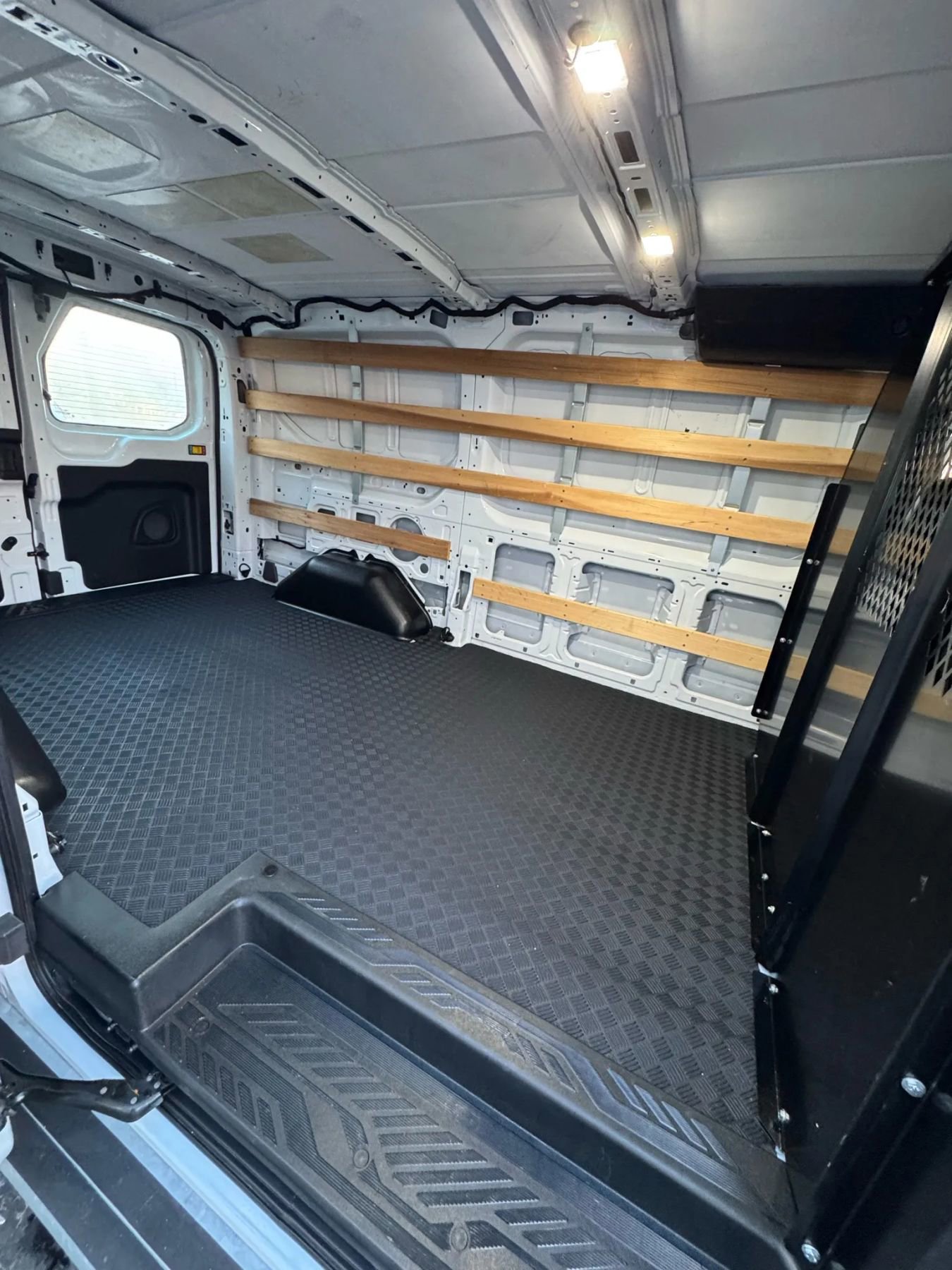 Used 2024 Ford Transit 250 Low Roof w/ Exterior Upgrade Package image 25