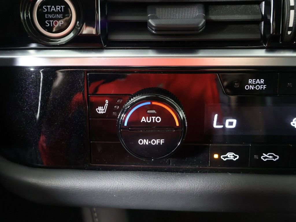 Used 2024 Nissan Pathfinder SL AWD/4WD image 49