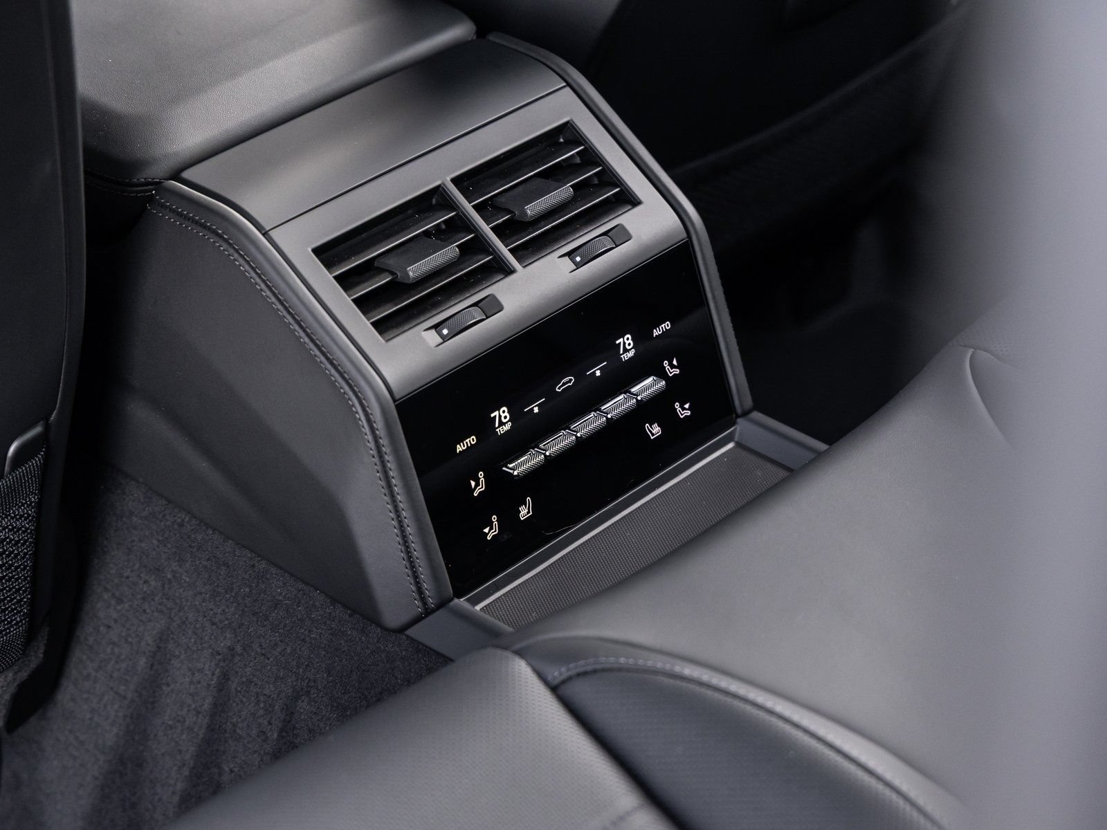 Certified 2026 Porsche Panamera RWD image 38