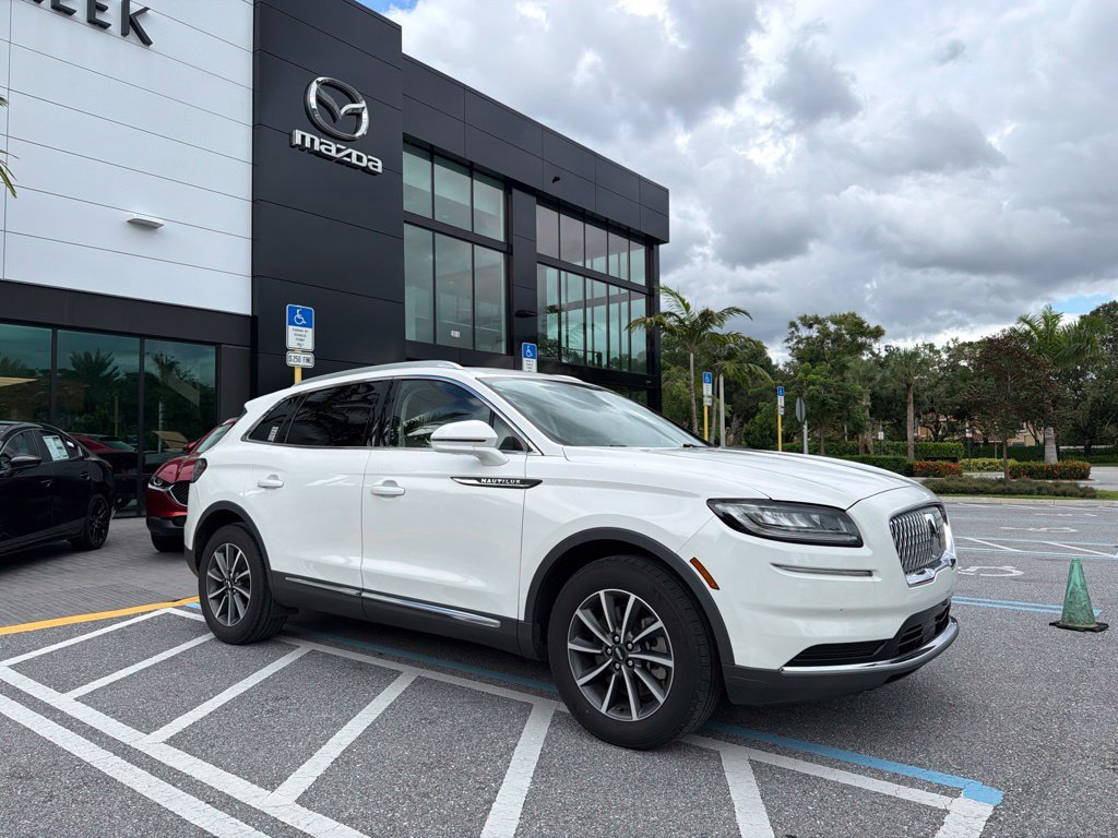 Used 2022 Lincoln Nautilus FWD image 4