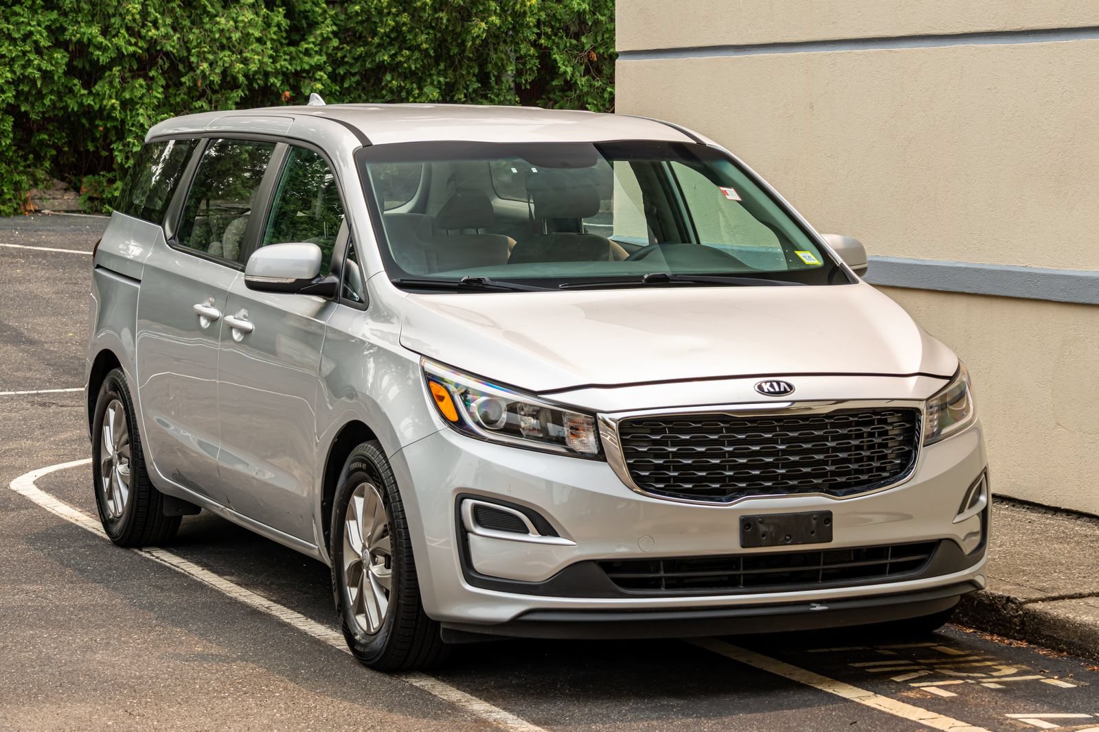 Used 2019 Kia Sedona L FWD image 16