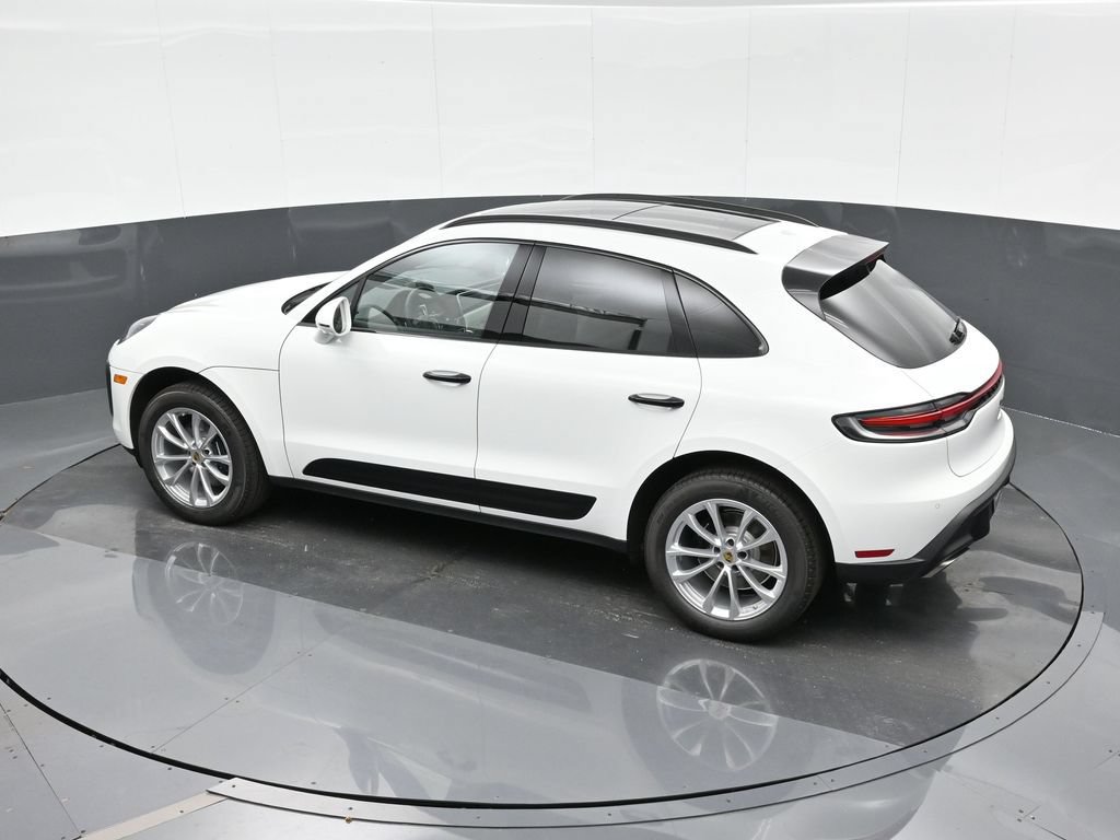 Certified 2026 Porsche Macan AWD/4WD image 27