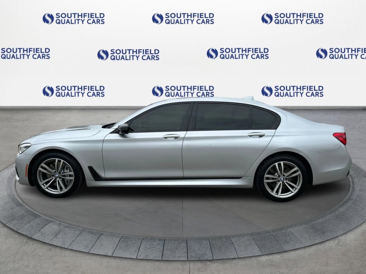 Used 2017 BMW 750i xDrive AWD/4WD image 3