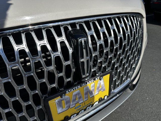 Certified 2023 Lincoln Corsair AWD image 10