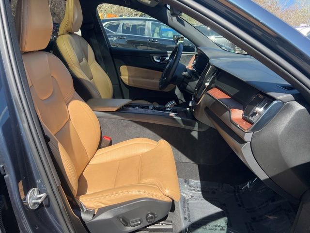 Certified 2023 Volvo XC60 B5 Ultimate w/ Protection Package AWD/4WD image 17