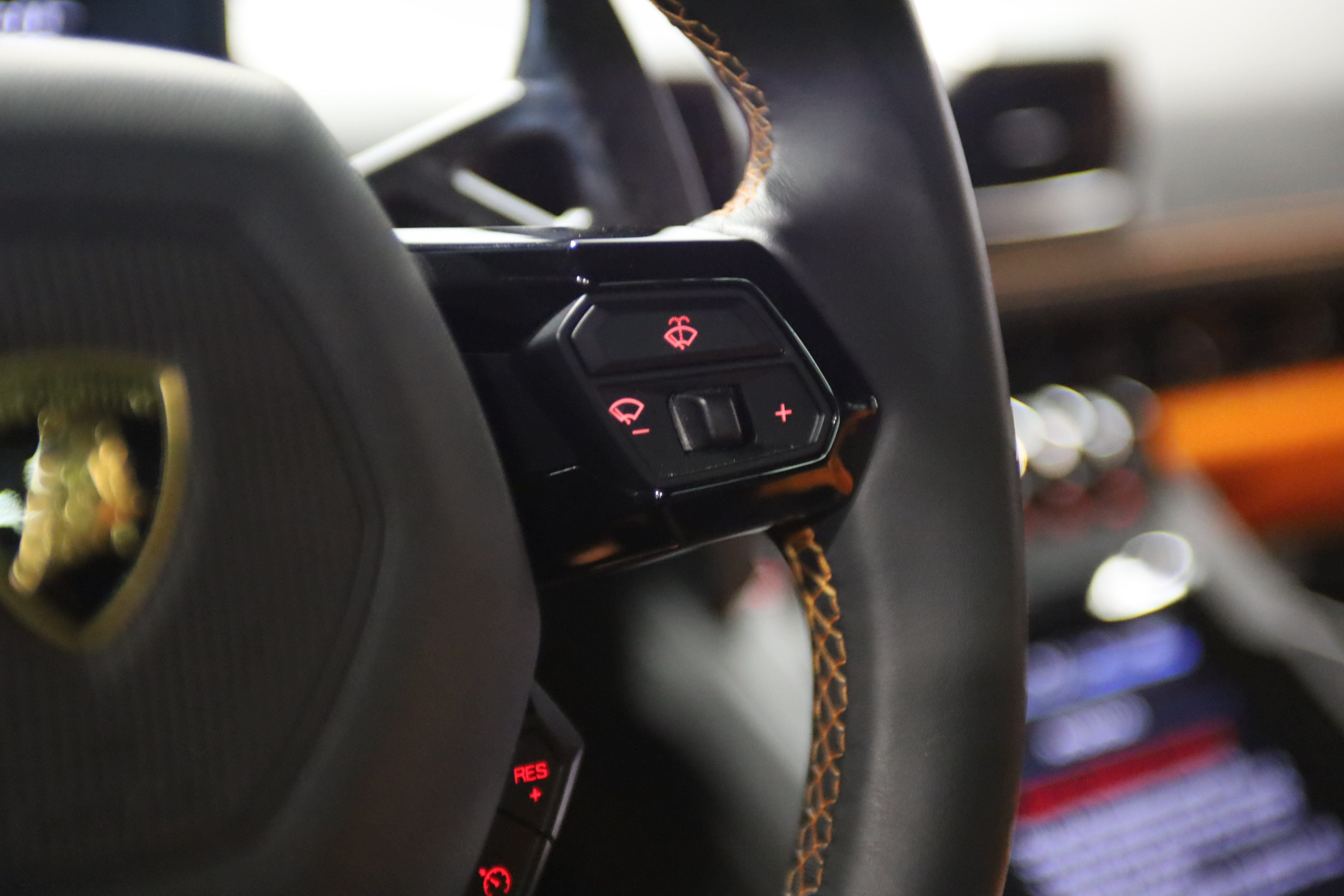 Used 2020 Lamborghini Huracan EVO RWD image 23