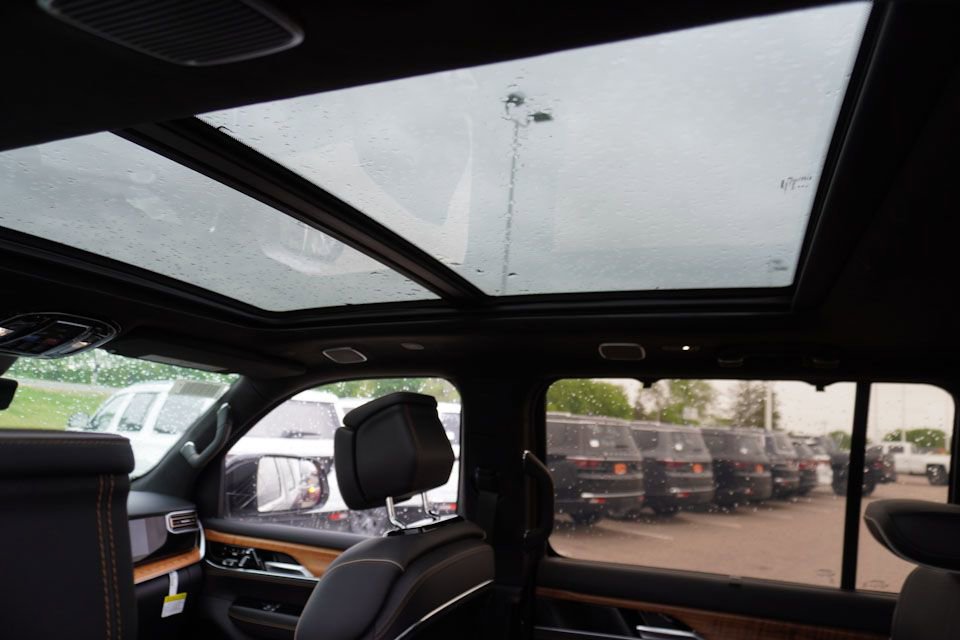 New 2024 Jeep Grand Wagoneer Series III image 16