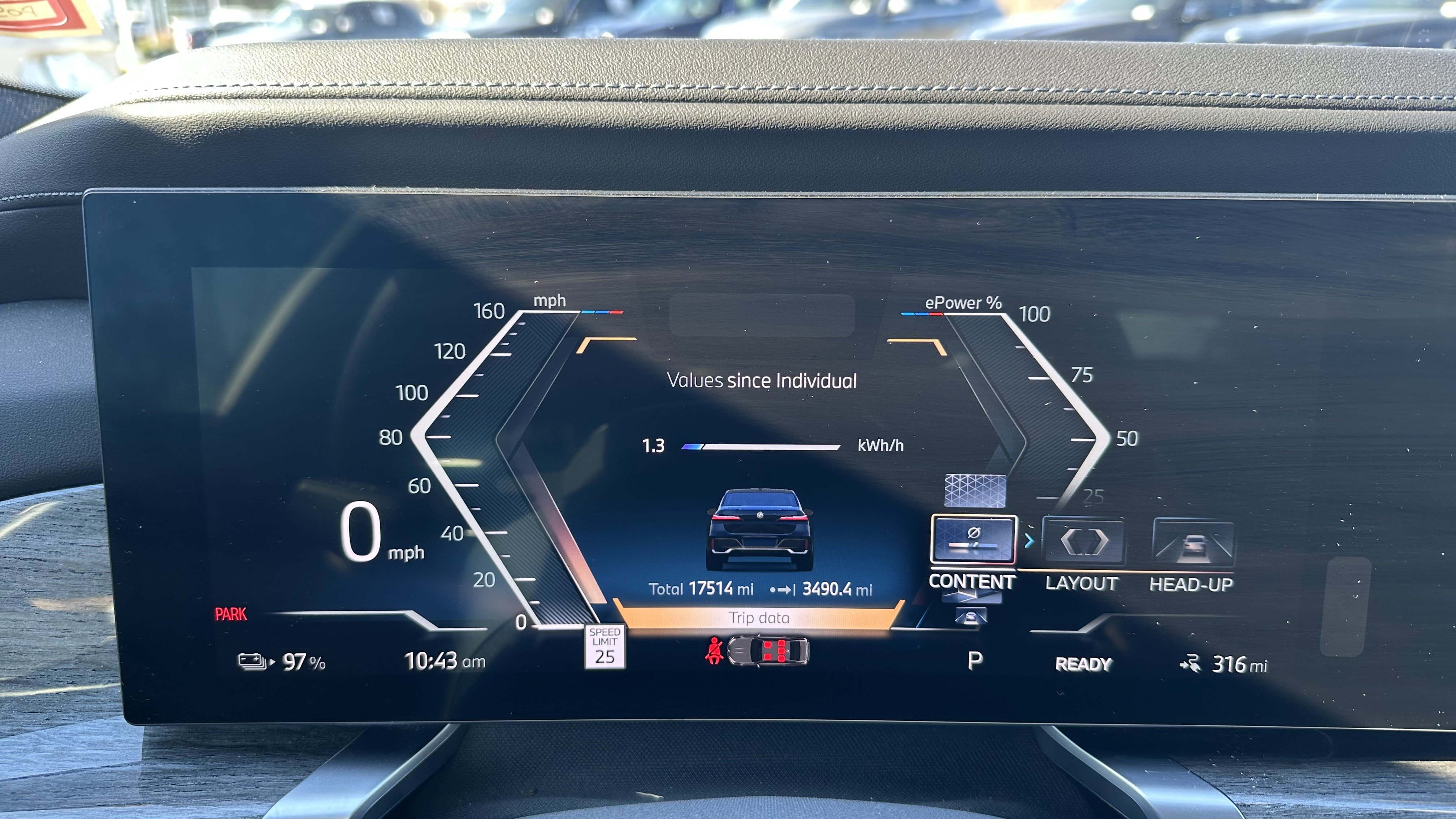 Used 2024 BMW i7 xDrive60 image 23