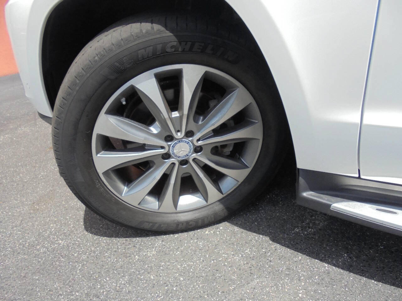 Used 2015 Mercedes-Benz GL 450 4MATIC w/ Lighting Package image 30