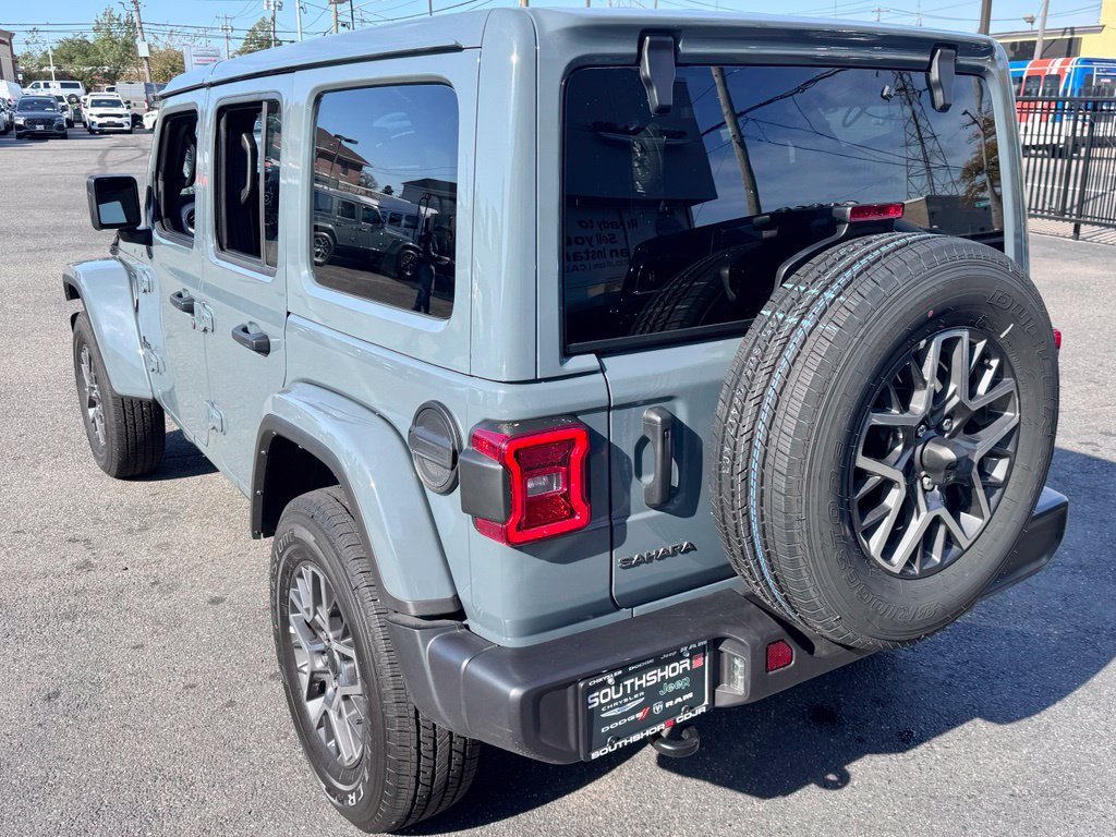 Used 2026 Jeep Wrangler Unlimited Sahara AWD/4WD image 5