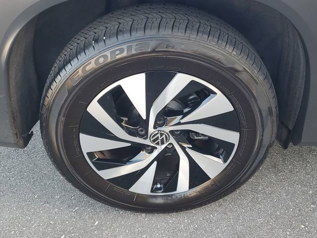 Certified 2025 Volkswagen Tiguan S image 5