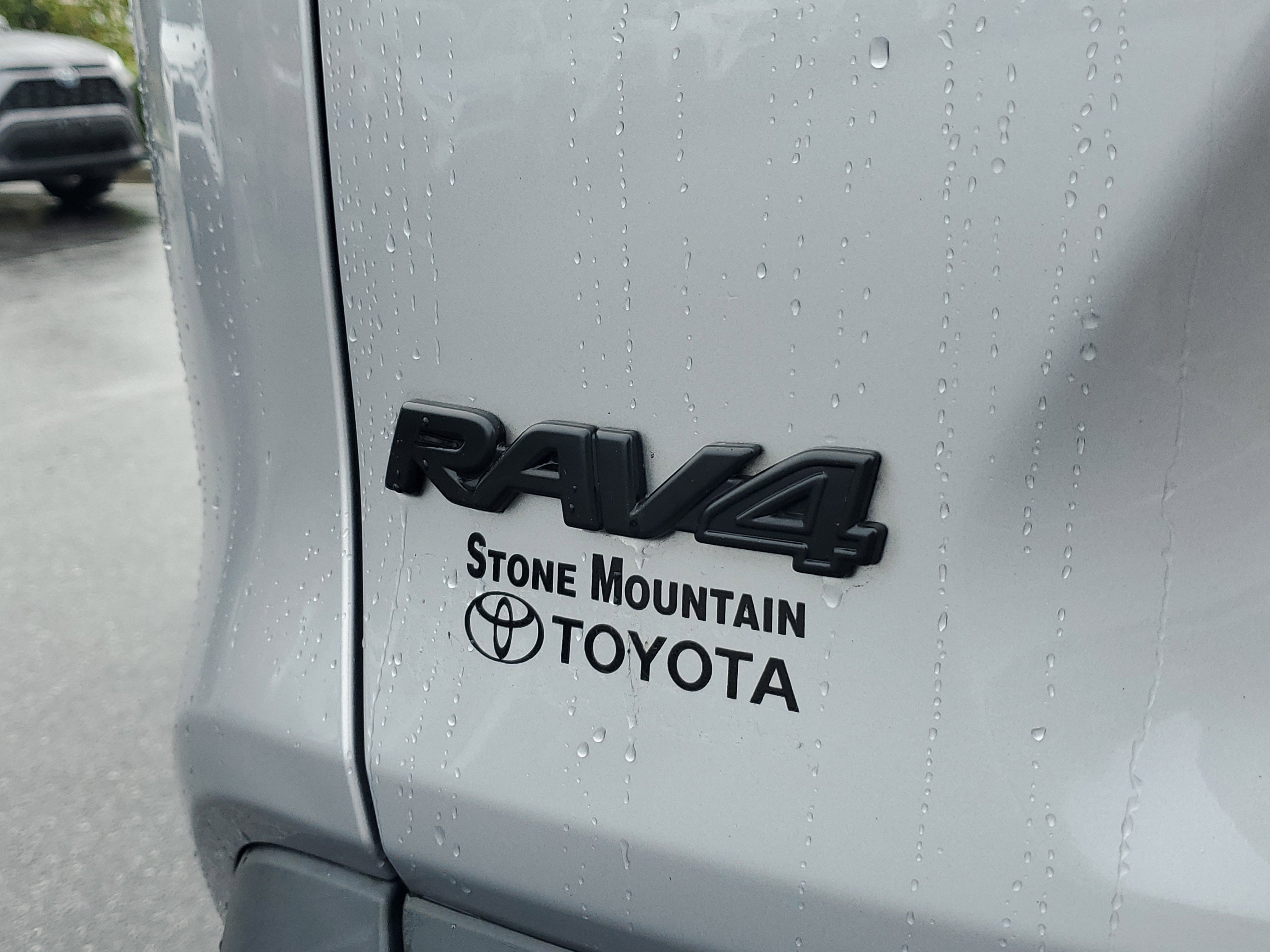 Used 2022 Toyota RAV4 XLE Premium image 8