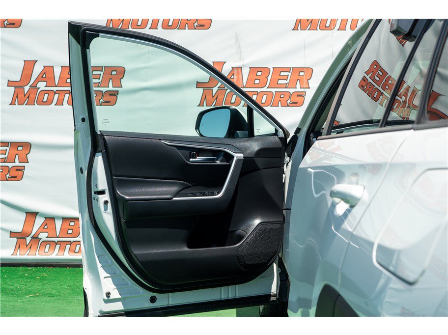 Used 2024 Toyota RAV4 XLE FWD image 31