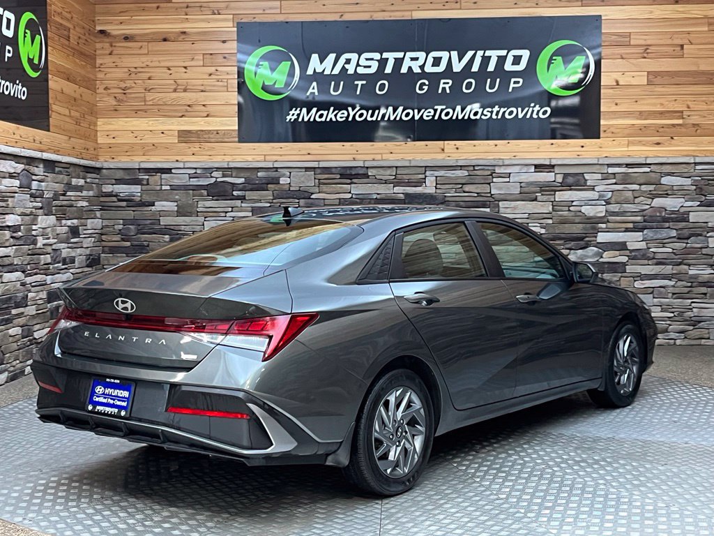 Used 2025 Hyundai Elantra Hybrid FWD image 15