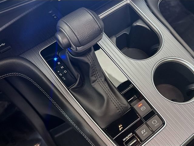 Used 2023 Toyota Sienna XSE image 17